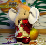 elephant with apple